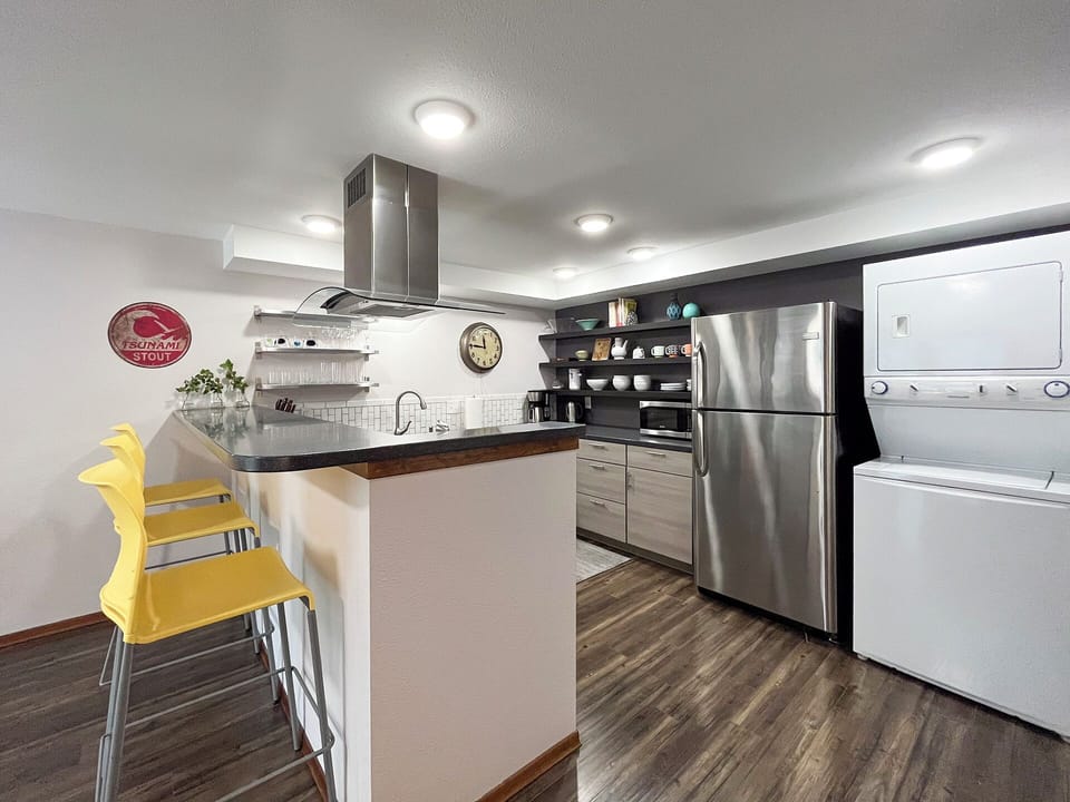 Kitchen with Washer/Dryer