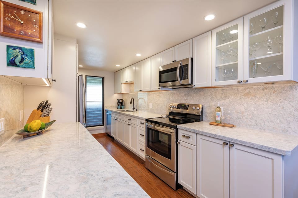 Lauloa 409 Kitchen 2
