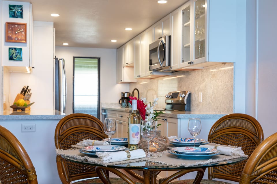 Lauloa 409 Dining Area