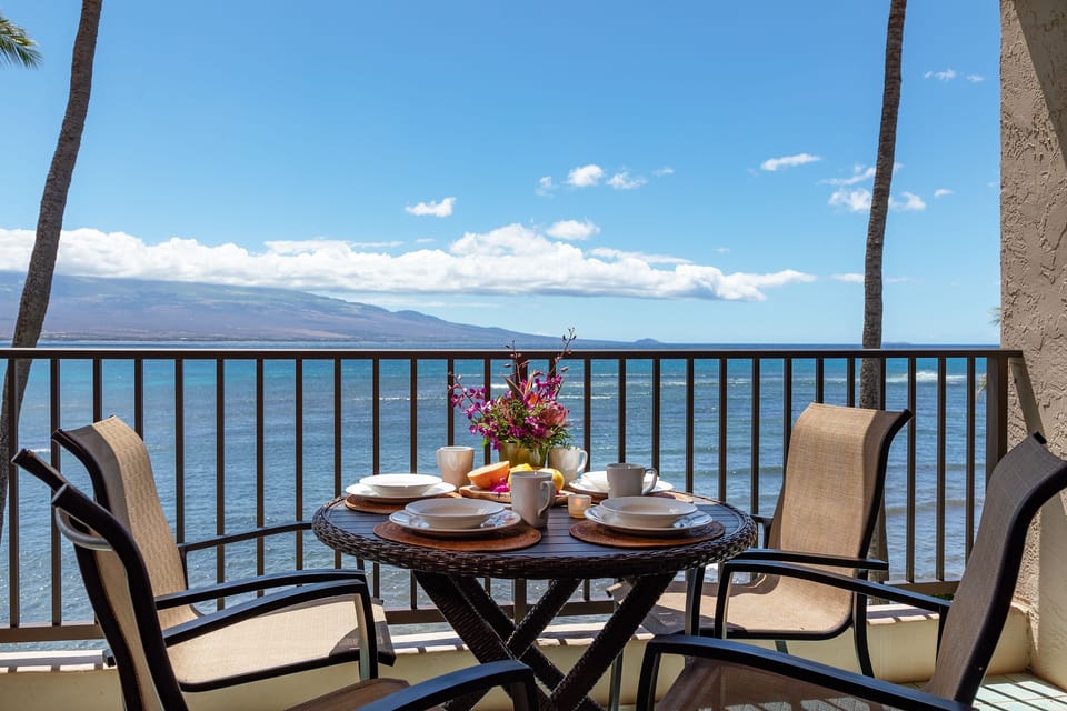 Dining on the Lanai with a view!