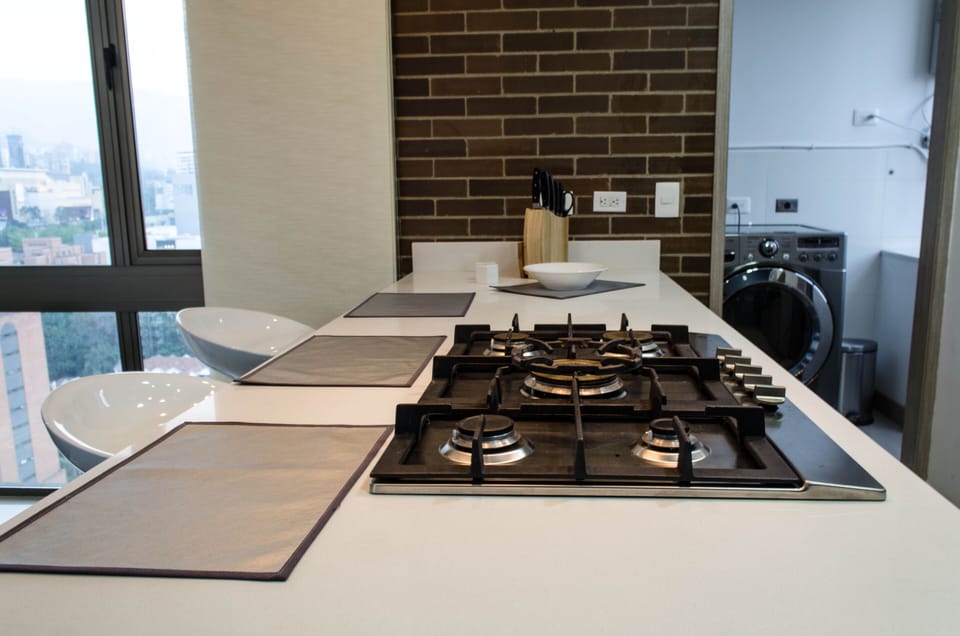 Gas ready stove and great counter bar for the best cooking & eating experience 