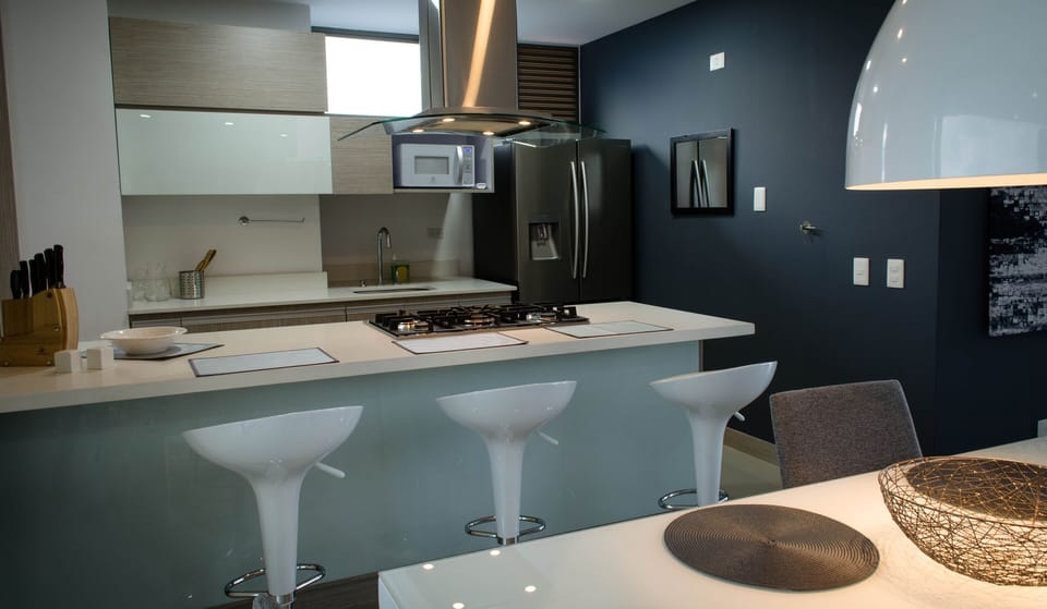High end modern kitchen & appliances with everything you need to feel at home 