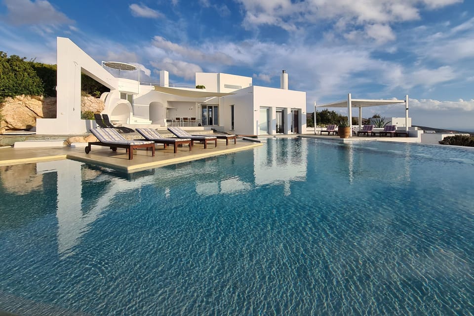 Pool and Sun Terrasse