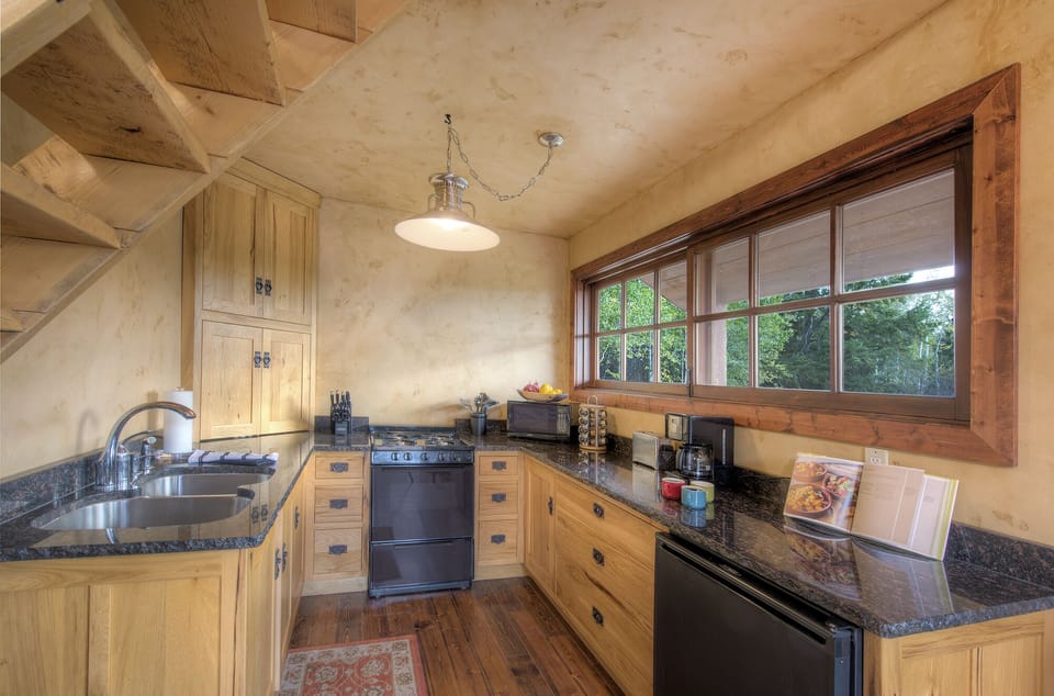 Enjoy the great local restaurants or cook at home.  Kitchen is well stocked!