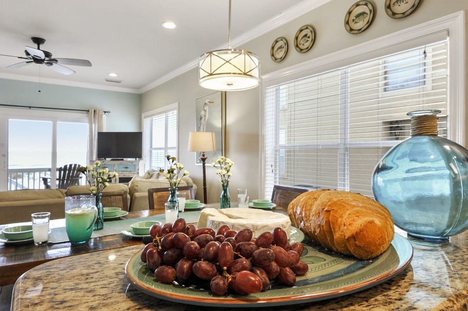 Open concept perfect for entertaining. 