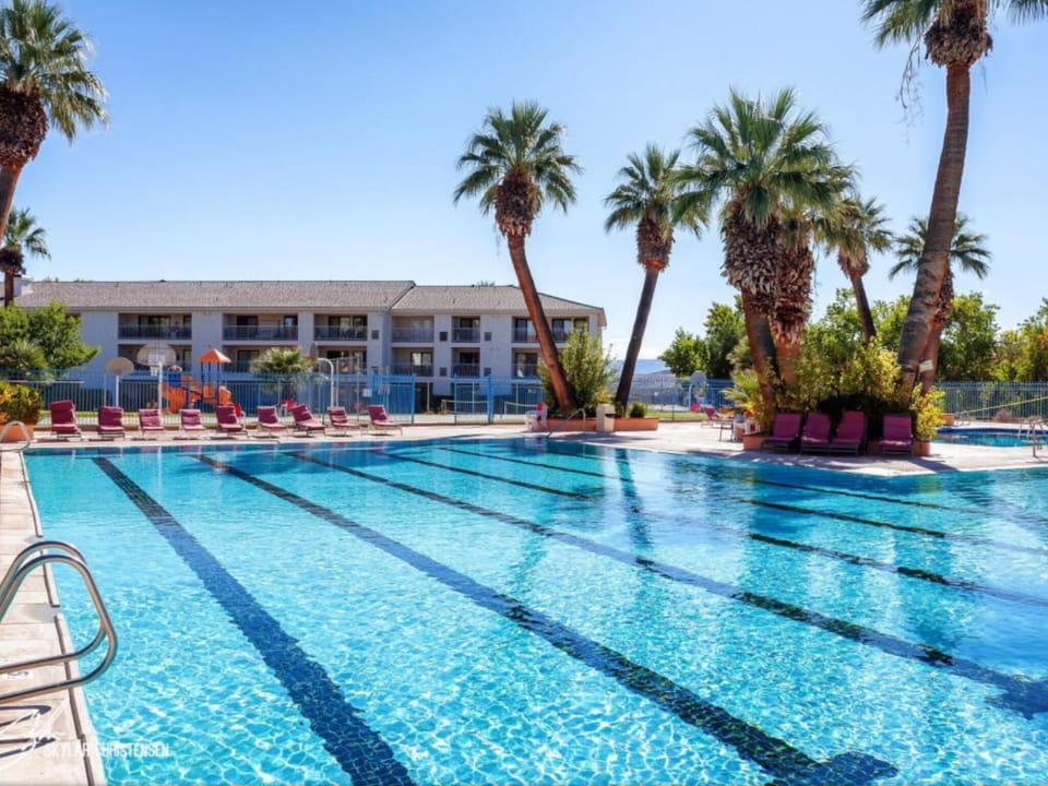 Access to Las Palmas Spa pools.
