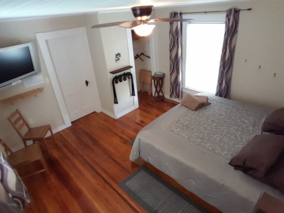 RZR room . King with single bunk bonus room