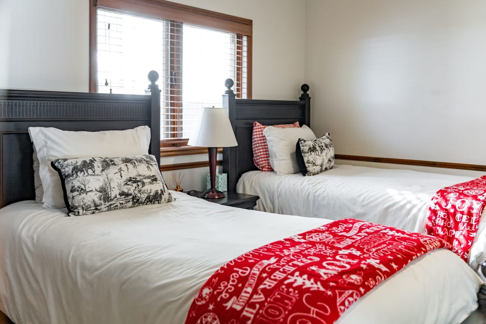 Loft room- with two twin beds.