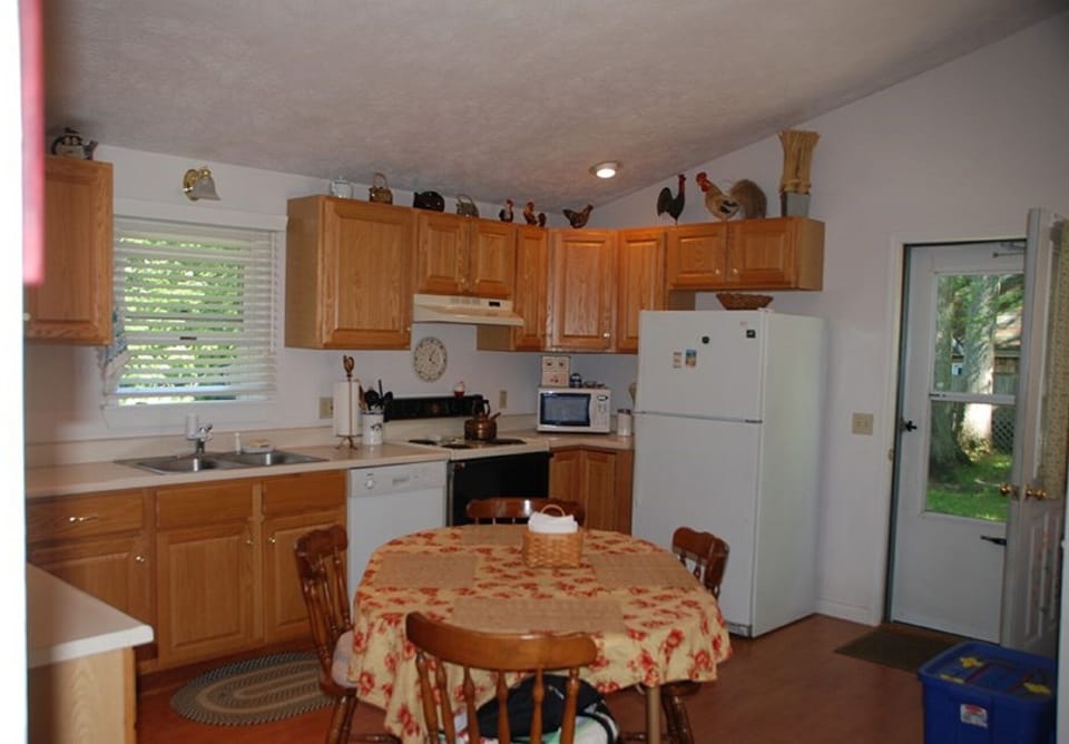 Kitchen and dining area