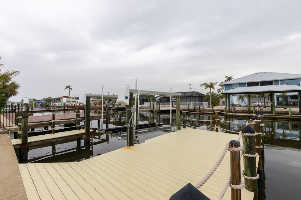 boat lift and dock - this is a great fishing spot fyi!