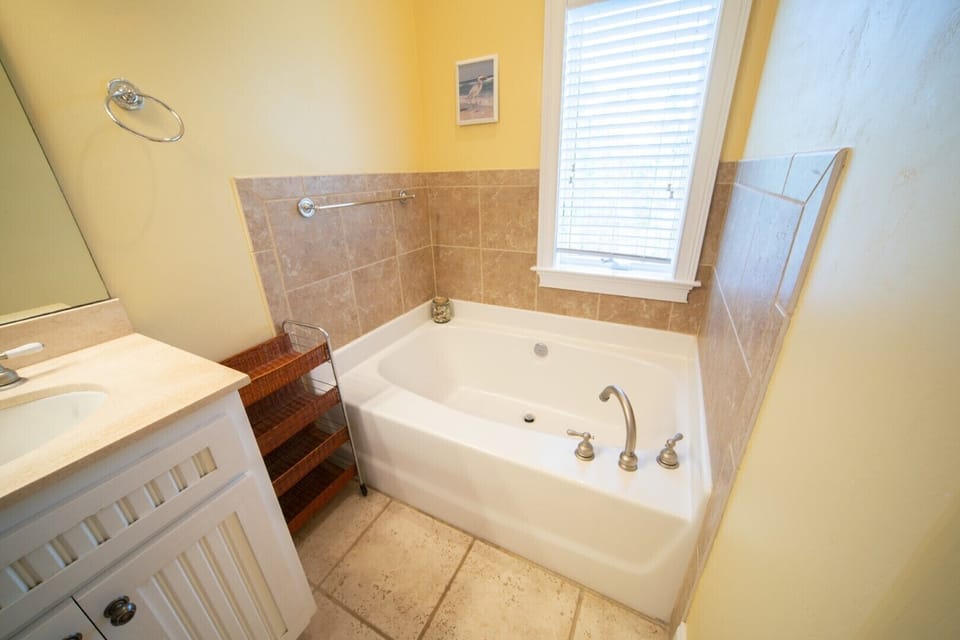 Upstairs king master bath