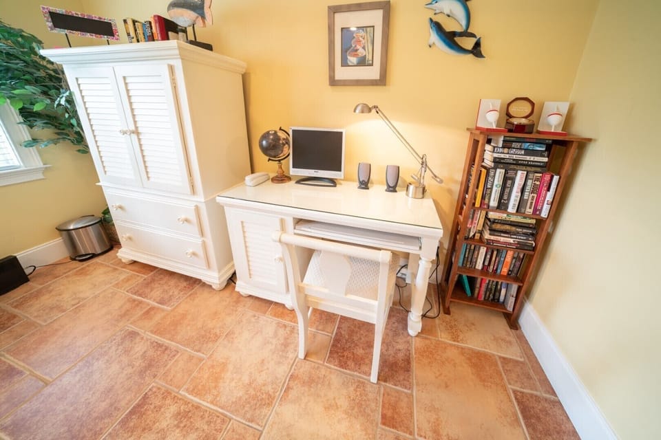 Office / 5th bedroom