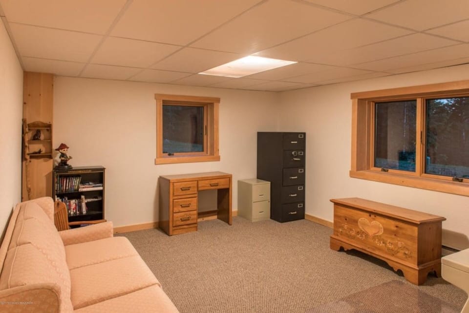 Downstairs bedroom with Queen-sized pull-out sofa bed. 