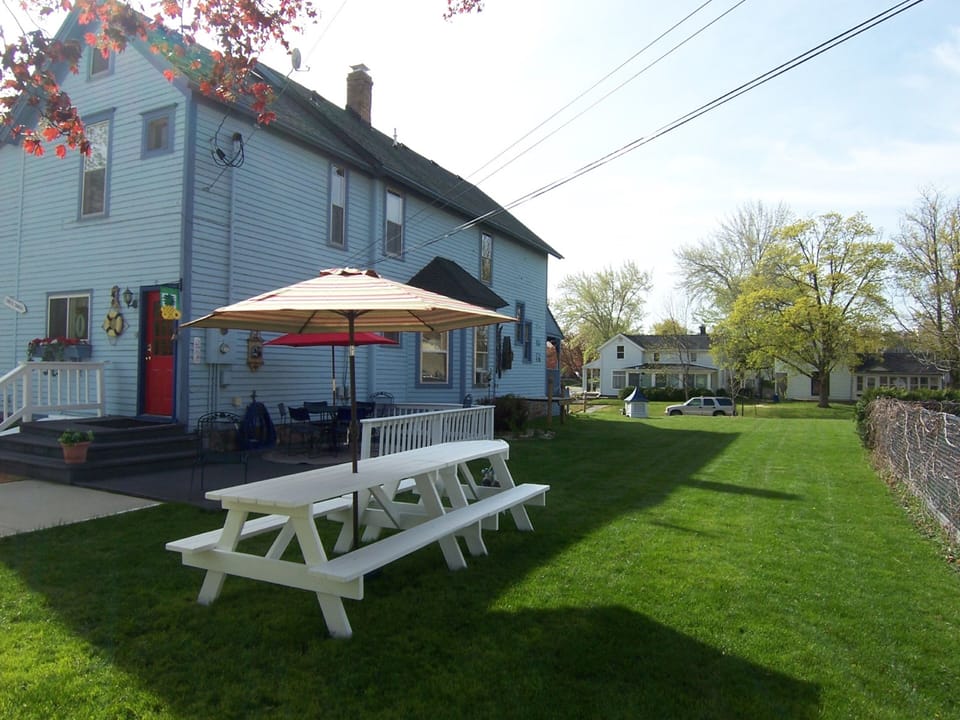 Private yard, picnic tables, umbrella table,  Charcoal Grill