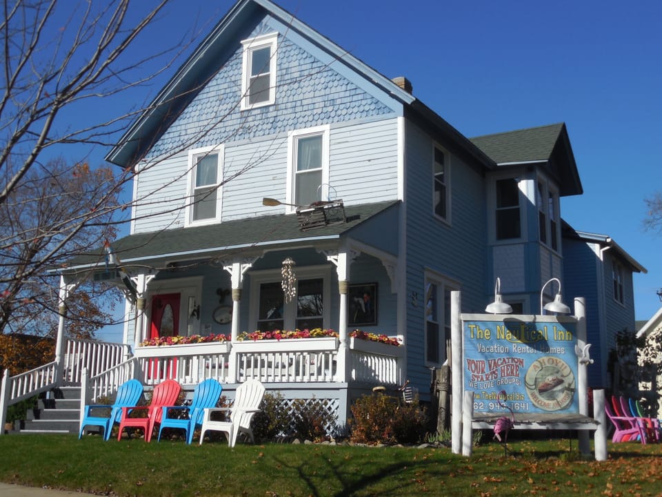 The Nautical Inn (A) - 6 Bedroom Home - sleeps 17