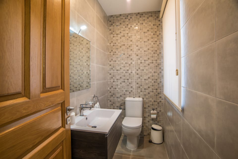 En-Suite Bathroom of Main Bedroom equipped with vanity and hair dryer