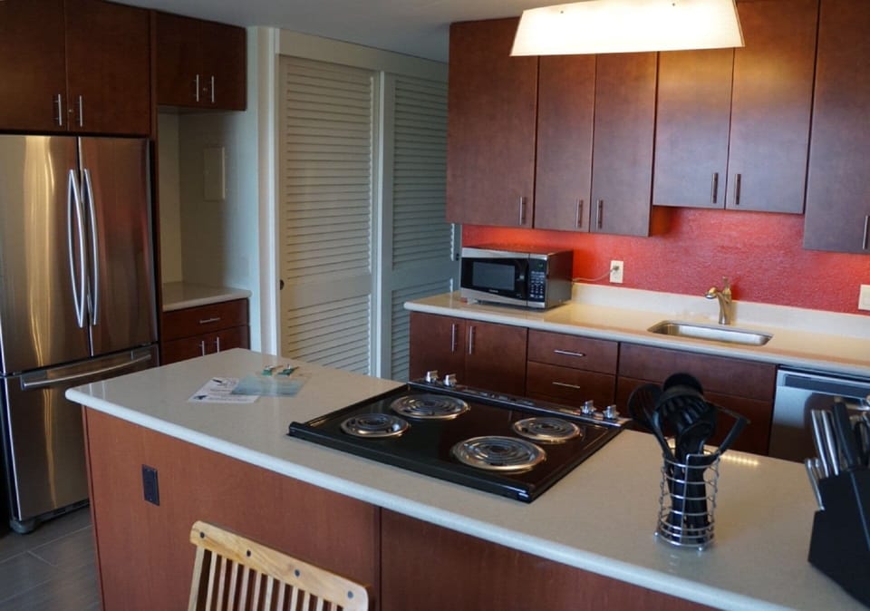 Kitchen area to hall 