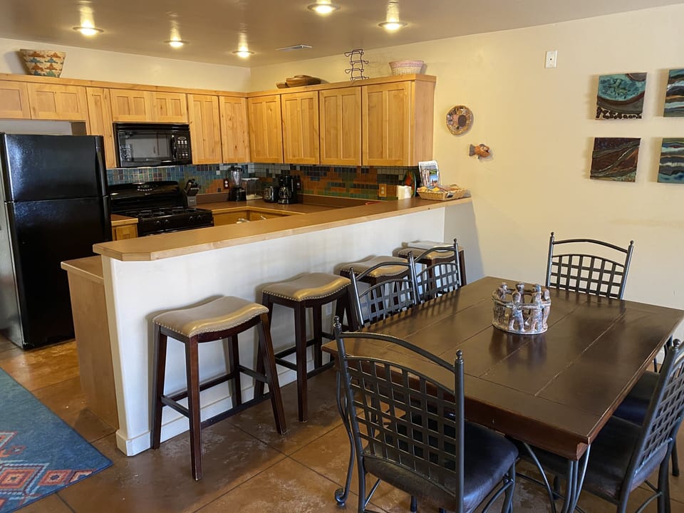 Well equipped kitchen and plenty of guide books & maps to help you explore Moab.