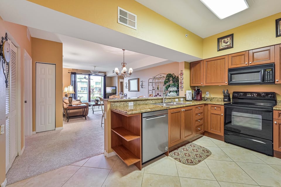 VI103 - Fully equipped kitchen with granite counter-tops.