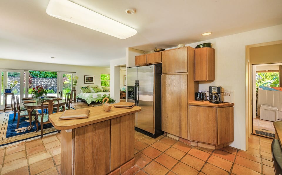 Cottage full size kitchen