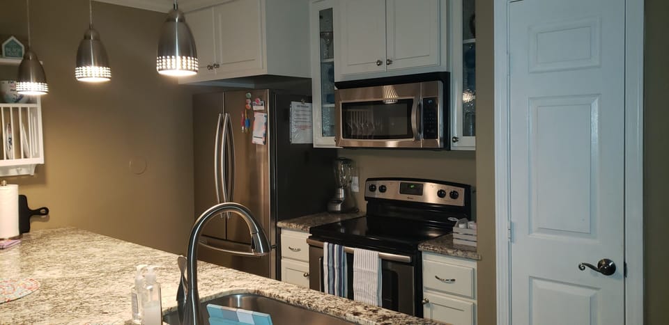 Full kitchen