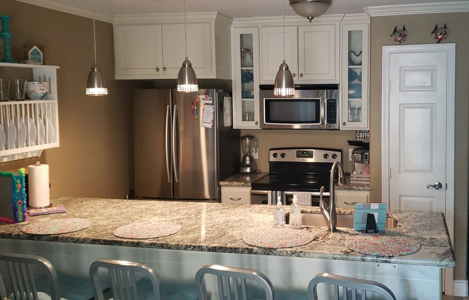 Full kitchen