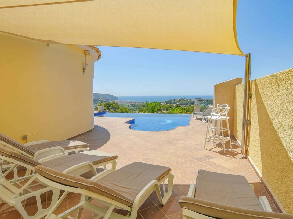 Holiday Home Swimming Pool