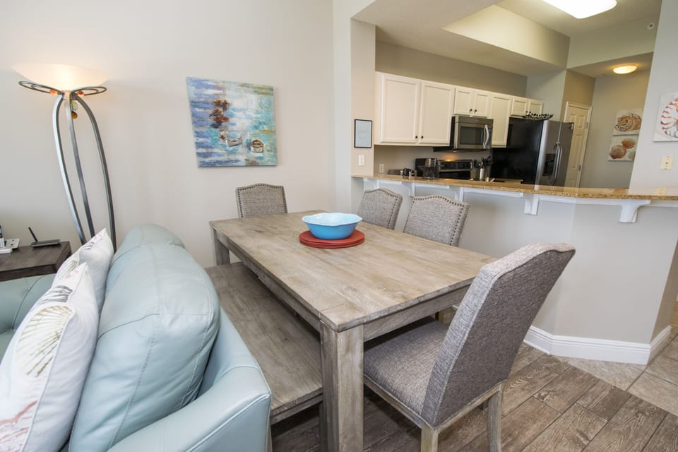 Dinning Table Sits 6