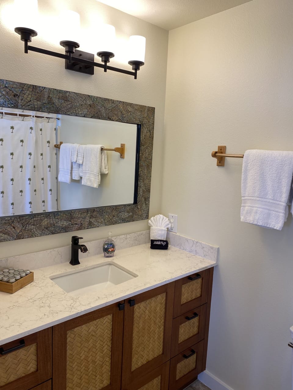 Full bath off Upstairs Cal-King Bedroom
