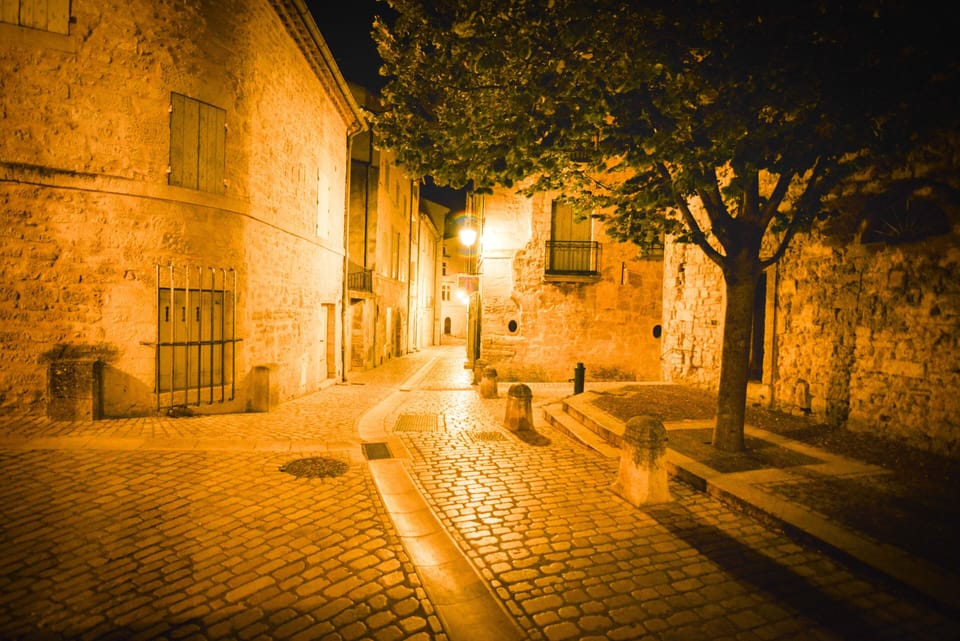 Uzès at night