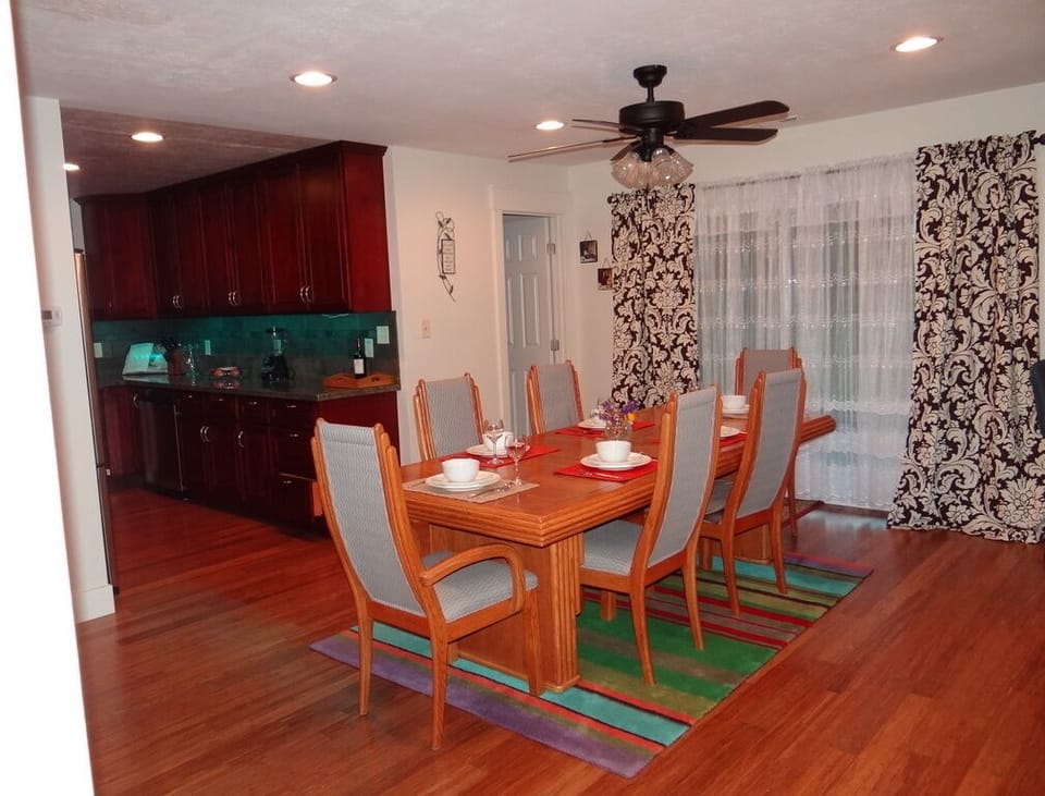 Dinning area for 6 or more sittings