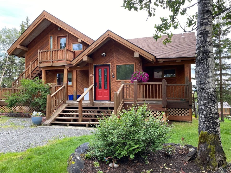 Welcome to Raven's Bluff House!
