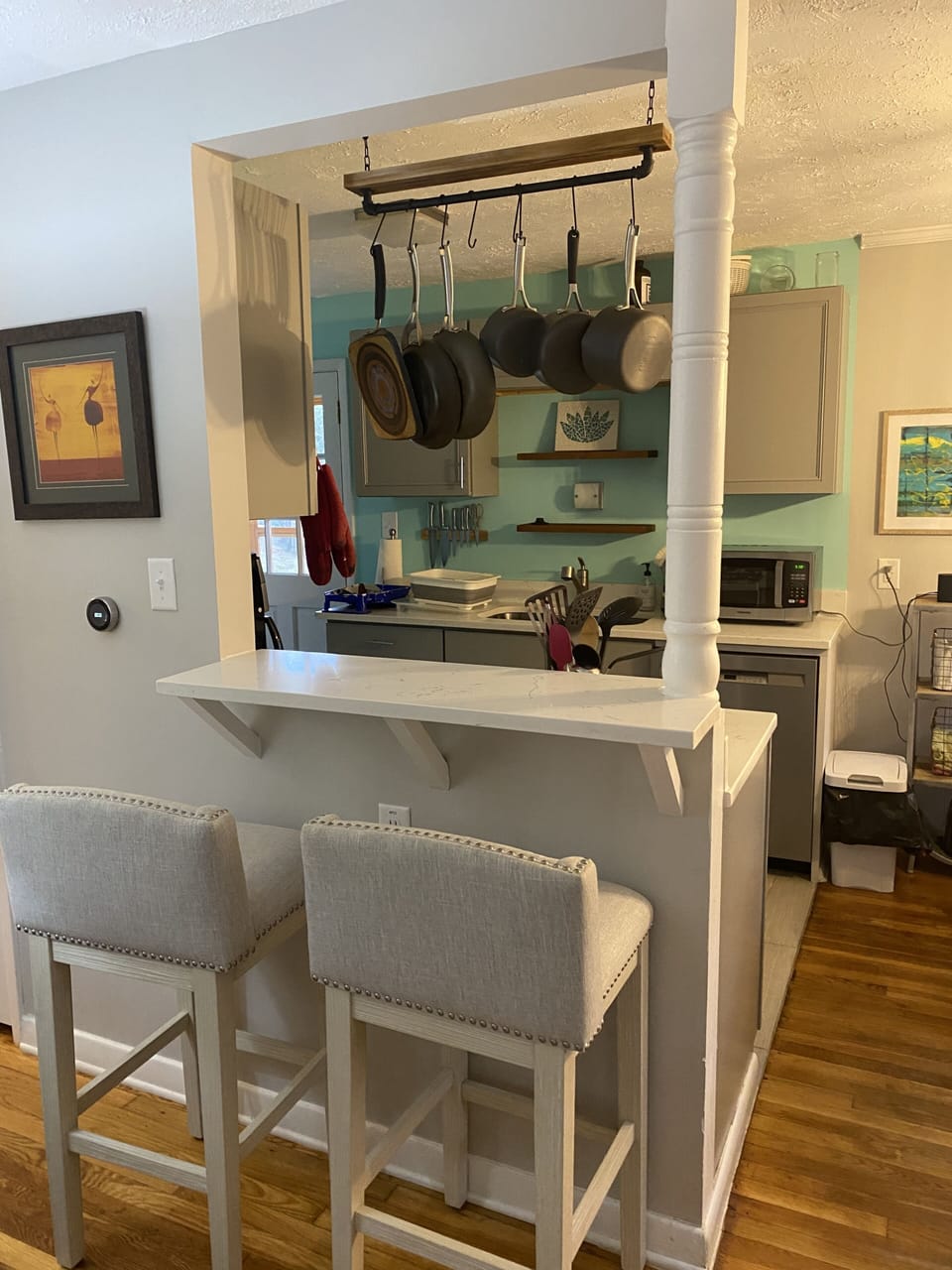Kitchen bar area