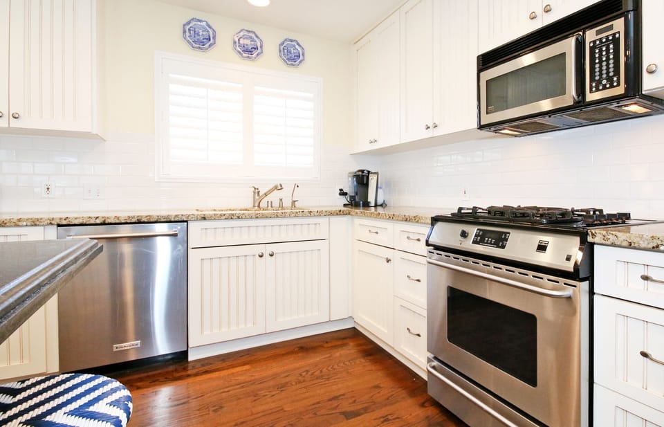 All the necessities in one spot. Microwave, oven, stove and dishwasher.
