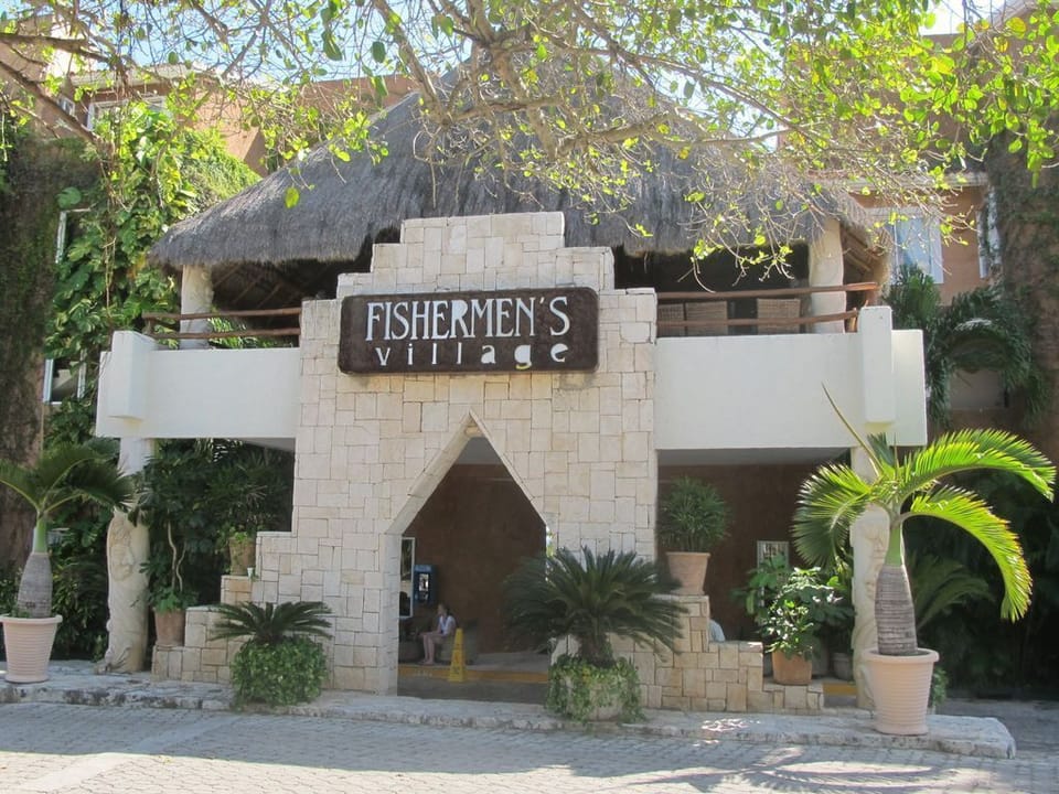 Resort street side