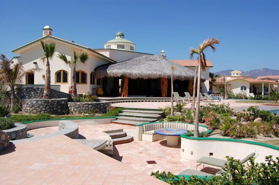 Side View of the Casa and Palapa