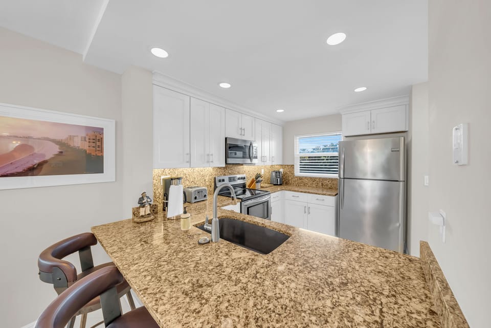 Kitchen bar area