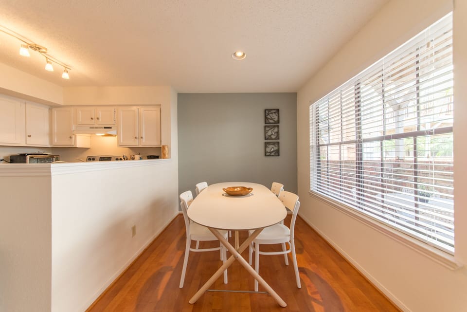 Dining & breakfast area