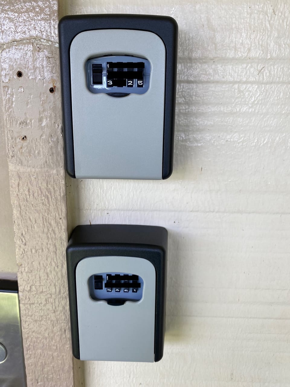 Guest only uses the top box.