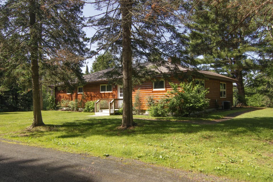 Large drive way with room for trailers
