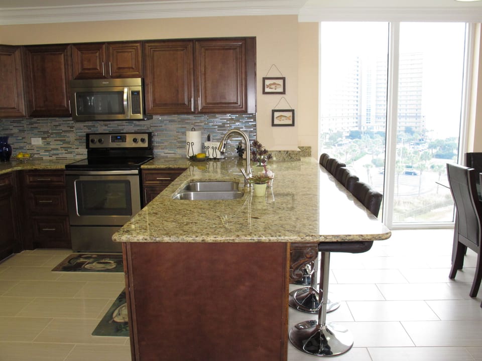 Kitchen with seating area