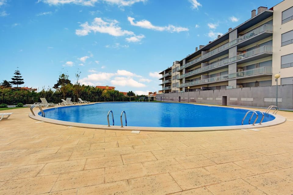 The largest pool in Sao Martinho with a shallow area for toddlers.