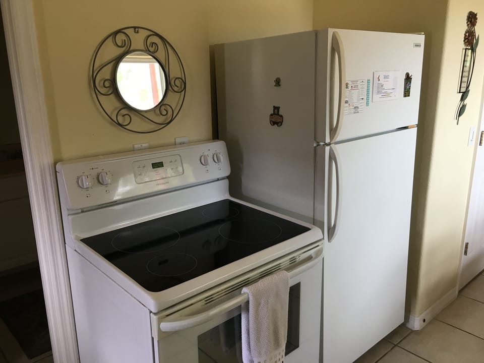 Oven and refrigerator