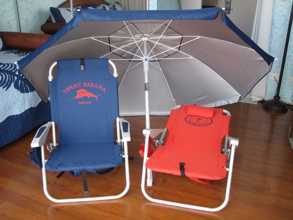 Beach chairs and umbrella: the beach is just 2 min walk.