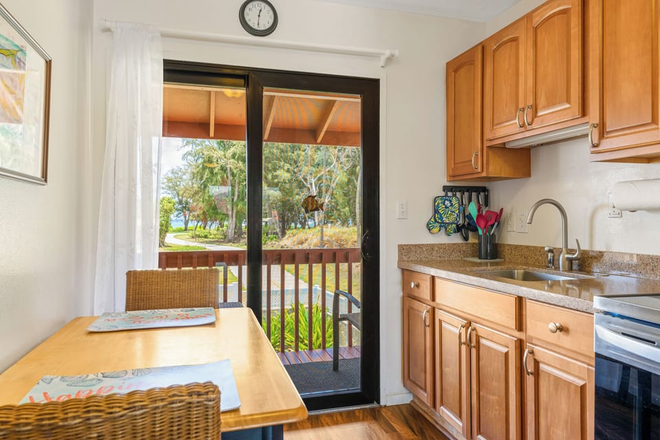 Lanai Access from the Kitchen