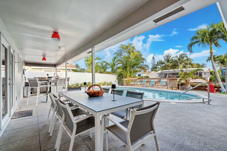 Outdoor diningroom table