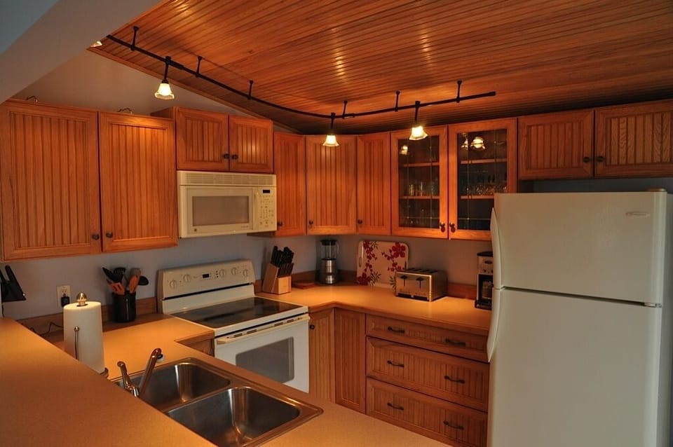 Kitchen with dishwasher - Kitchen with dishwasher