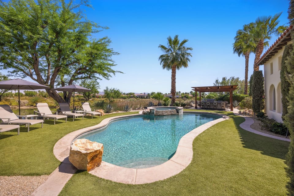 Open and expansive backyard views