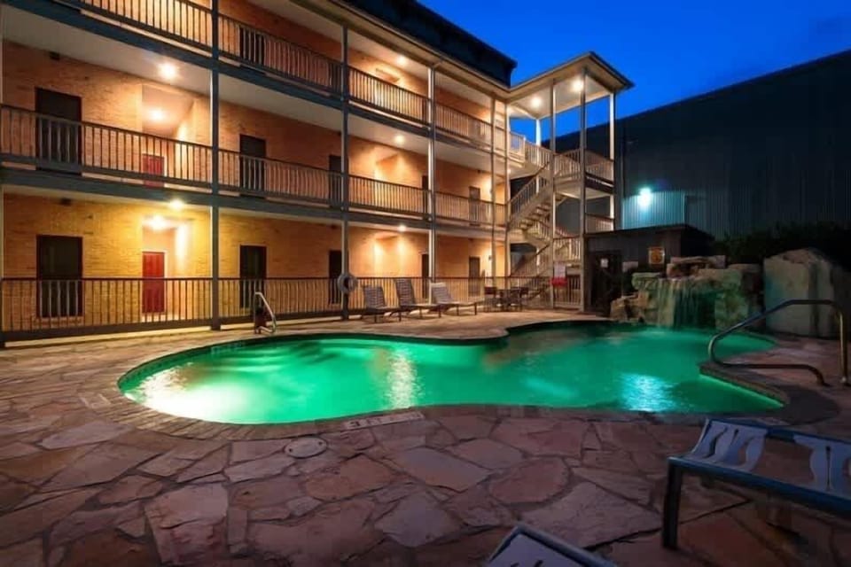 Swimming pool at night! 