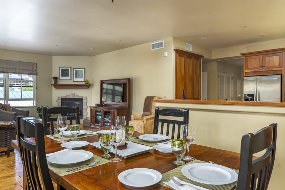 Dining Room - 28 San Miguel Avila Beach Vacation Rental